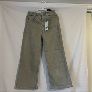 New women's collection high waist straight culotte jeans. Color stone size 6